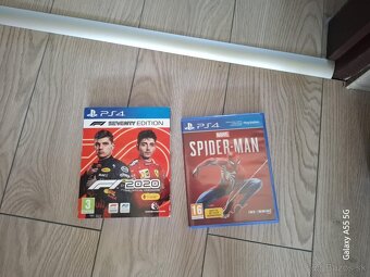 PS4 PRO + 2x ovládač, - 2