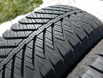 215/60/17 Goodyear celoročné pneu 2ks - 2