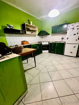 Starší rodinný dom na veľkom pozemku 1273 m2, Brestovany - 2