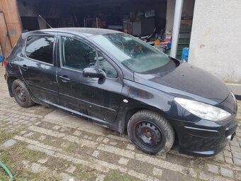 Rozpredam na náhradné diely Peugeot 307 - 2