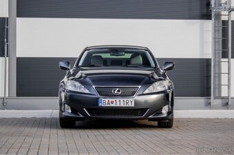 Predám Lexus IS250 2.5 benzín - 2