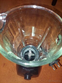 Predám stolný mixér ELECTROLUX - 2