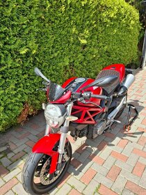 Ducati Monster 696 - 2