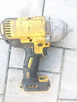 DeWALT rázový uťahovák - 2
