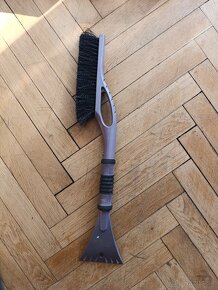 Lekarnička ,trojuholník ,metla na sneh - 2