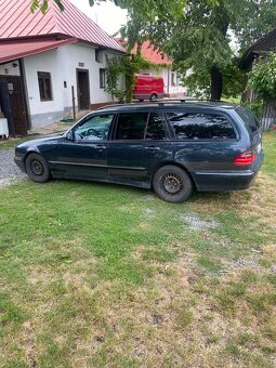 Mercedes Benz E200 - 2