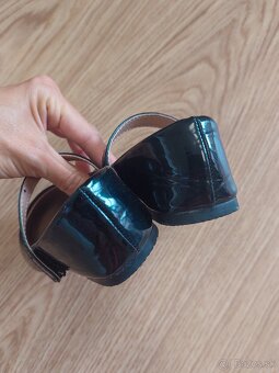 Cierne lakovane baleriny na suchy zips 27 - 2