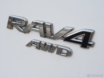 Toyota RAV4 4x4 2017 vyborny stav - 2
