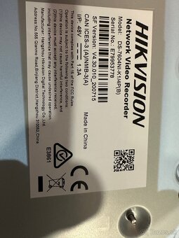 NVR Hikvison pre 4kamery POE - 2