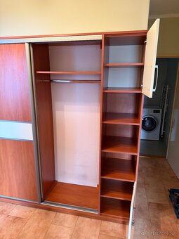 Skriňa s posuvnými dverami - 2