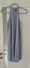 Voľné lesklé plisované šaty - 2