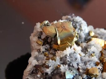 Minerály - chalkopyrit z Banskej Štiavnice - 2