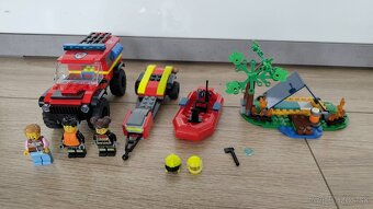 LEGO City 60412 Hasičské auto 4x4 a záchranný čln - 2
