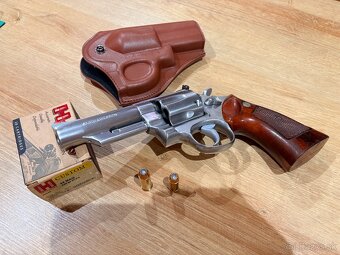 Smith & Wesson 44 Magnum - 2