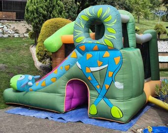 Nafukovací skákací hrad - 2