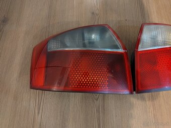 Audi A4 B6 sedan zadné svetlá - 2