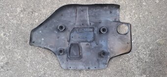 Kryt motora Audi 2.5 TDI V6 - 2
