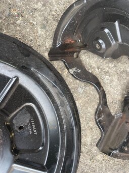 Golf 5 ochranné krytí bŕzd - 2