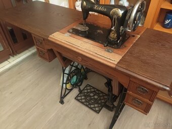 Starý šijací stroj Kohler - 2