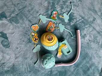 Kolotoč nad postieľku - 2