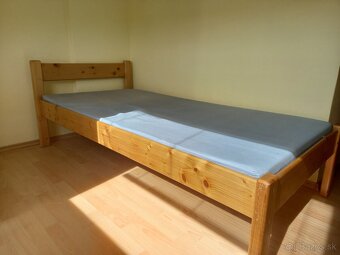 Drevená posteľ s roštom - 2