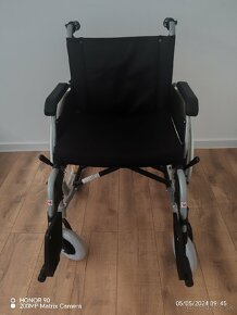 Predám málo používaný invalidný vozik - 2