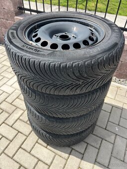 Predám zimné pneu Michelin 215/60 R 16 - 2