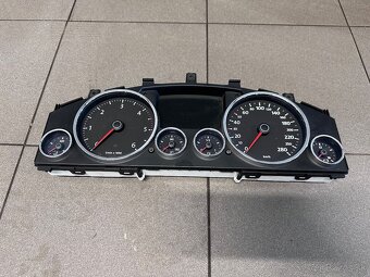VW Touareg budíky, tachometr - 2