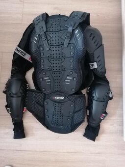 Chránič tela Emerze EM7 - 2