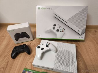 Predám Xbox one s 1tb + 2 ovládače,6 hier - 2