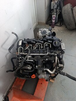 Motor 1.6 77kw CAYA Rozpredám - 2