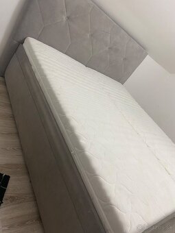 Čalúnená manželská posteľ - 2