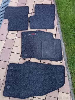 Predám velurove /textilné /auto koberce na opel corsa E. - 2