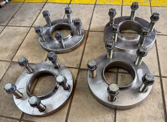 Rozširovacie podložky 5x120 - 2