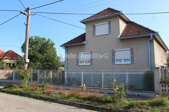 PREDAJ : Rodinný dom Zlaté Moravce - 2