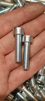 imbusové skrutky M8x38 - 142ks - 2