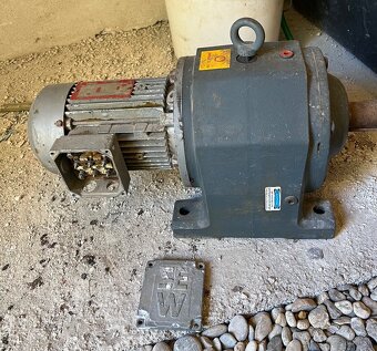 Motor s prevodovkou - 2