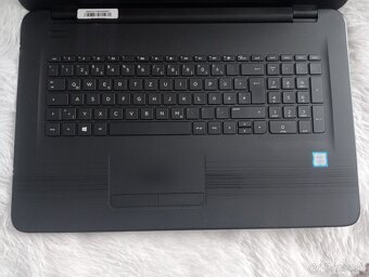 rozpredám na diely funkčný notebook Hp 17 - 2
