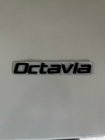 Octavia 2 nápis čierny lesklý a chrómový - 2