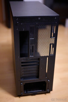 Predám skriňu NZXT H700 - 2