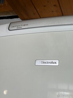 Predám chladničku s mrazničkou Electrolux ERB40003W8 - 2