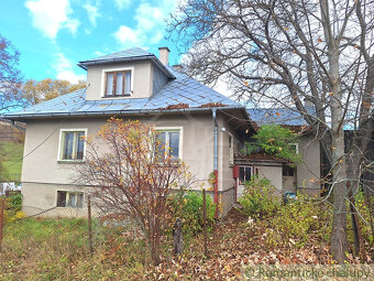 Dom v pôvodnom stave na krásnom pozemku (2130m2) v malej d - 2