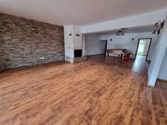 Ponúkame na predaj priestranný, viacgeneračný rodinný dom v - 2