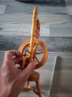 Drevená dekorácia Kolovrátok - 2