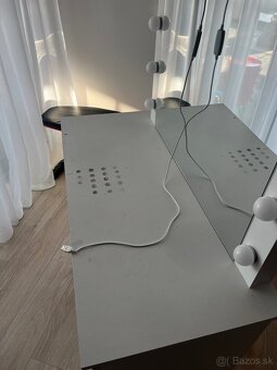 Predám kozmetický stolik - 2