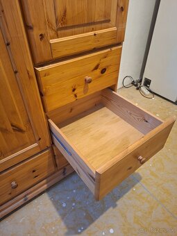 Drevená skriňa - 2