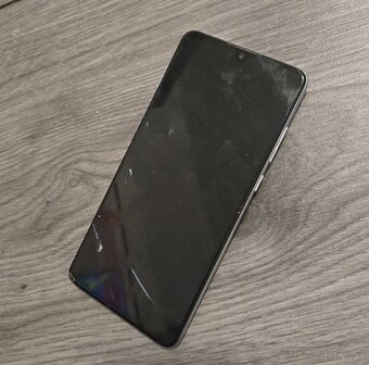 Huawei p30 lite ma poškodený displej - 2