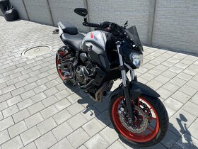 Yamaha MT-07 2019,plus prilba Scorpion(čierna) - 2