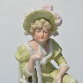 predané Starožitná porcelánová soška - Dáma na stoličke - 2
