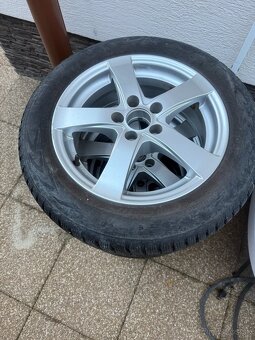 Predam 4ks zimne pneu NOKIAN 185/60 R15 s hlinik.diskami - 2